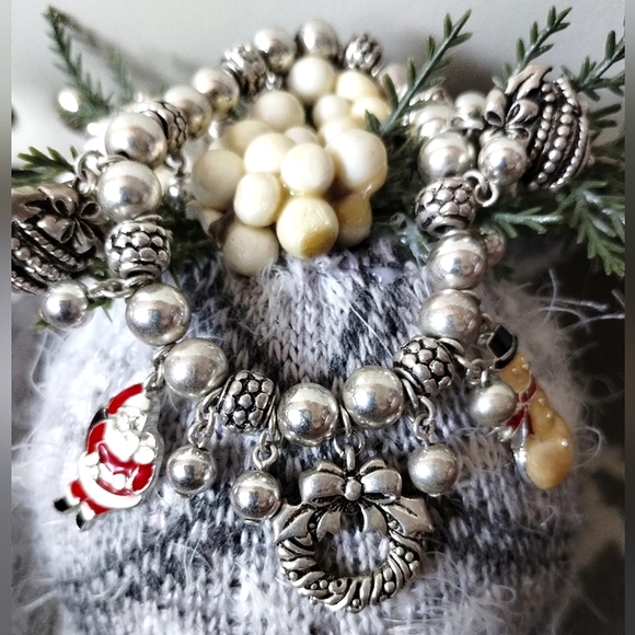 Avon Christmas 🎄 Charm Bracelet ⛄ - Picture 7 of 14